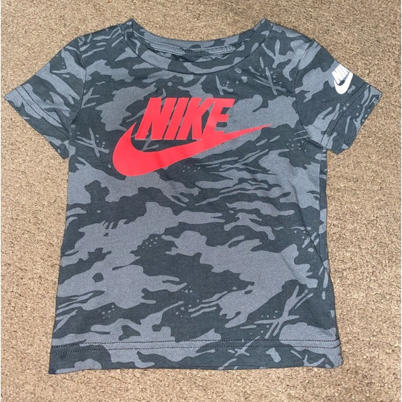 NWOT Nike Little Boys 2T Short-Sleeve All-Over Camo Swoosh Graphic Tee - Picture 2 of 4